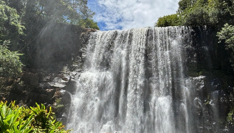 Cachoeira do Mandaguari, na Bacia do Rio Araguari, município de Indianópolis (Foto: Giovana Lopes Leonel, geóloga pela UFU)